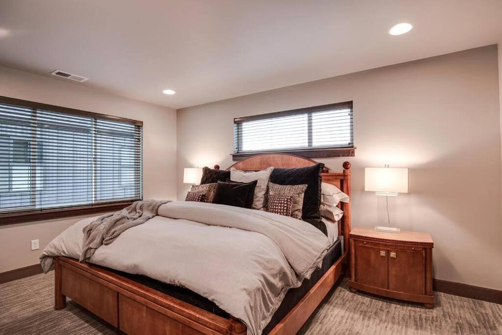 בוזמן Luxury Townhome On The Park With Bridger Mtn Views מראה חיצוני תמונה