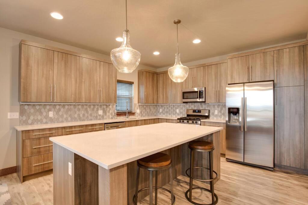 בוזמן Luxury Townhome On The Park With Bridger Mtn Views מראה חיצוני תמונה